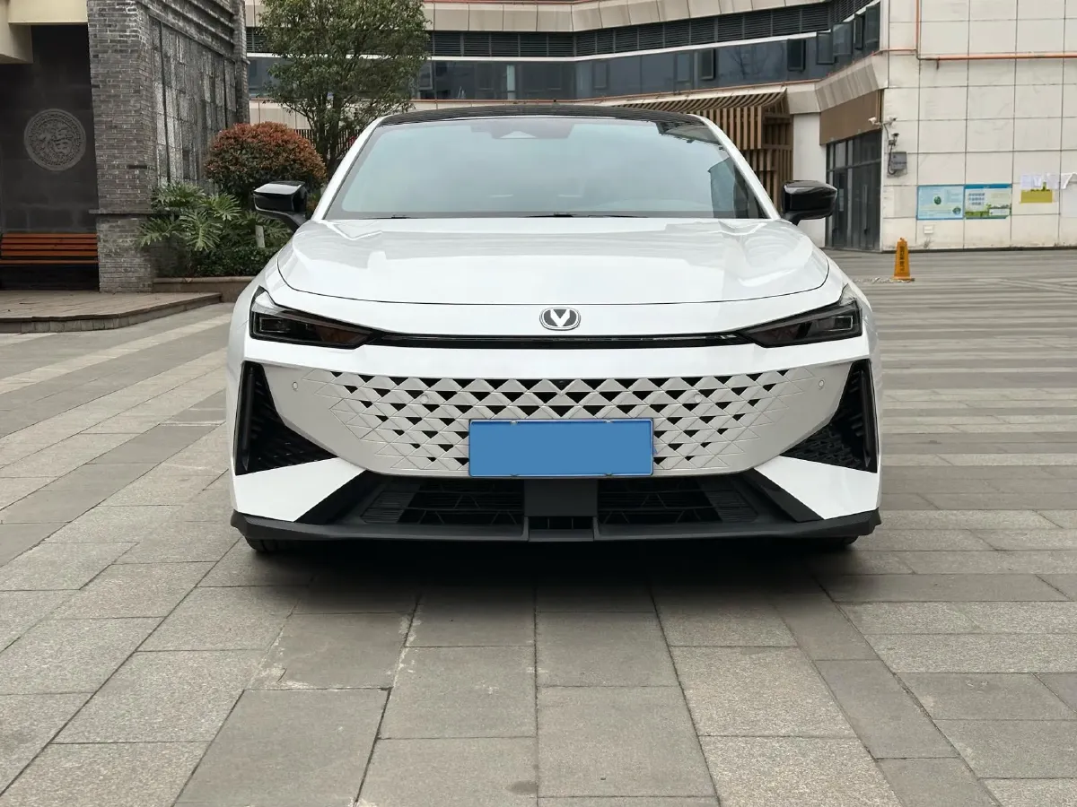 2024 ChangAn UNI-V 1.5T 188HP L4 7DCT,autocango,china used car exporter,china ev exporter,chinese used car exporter,chinese used ev exporter