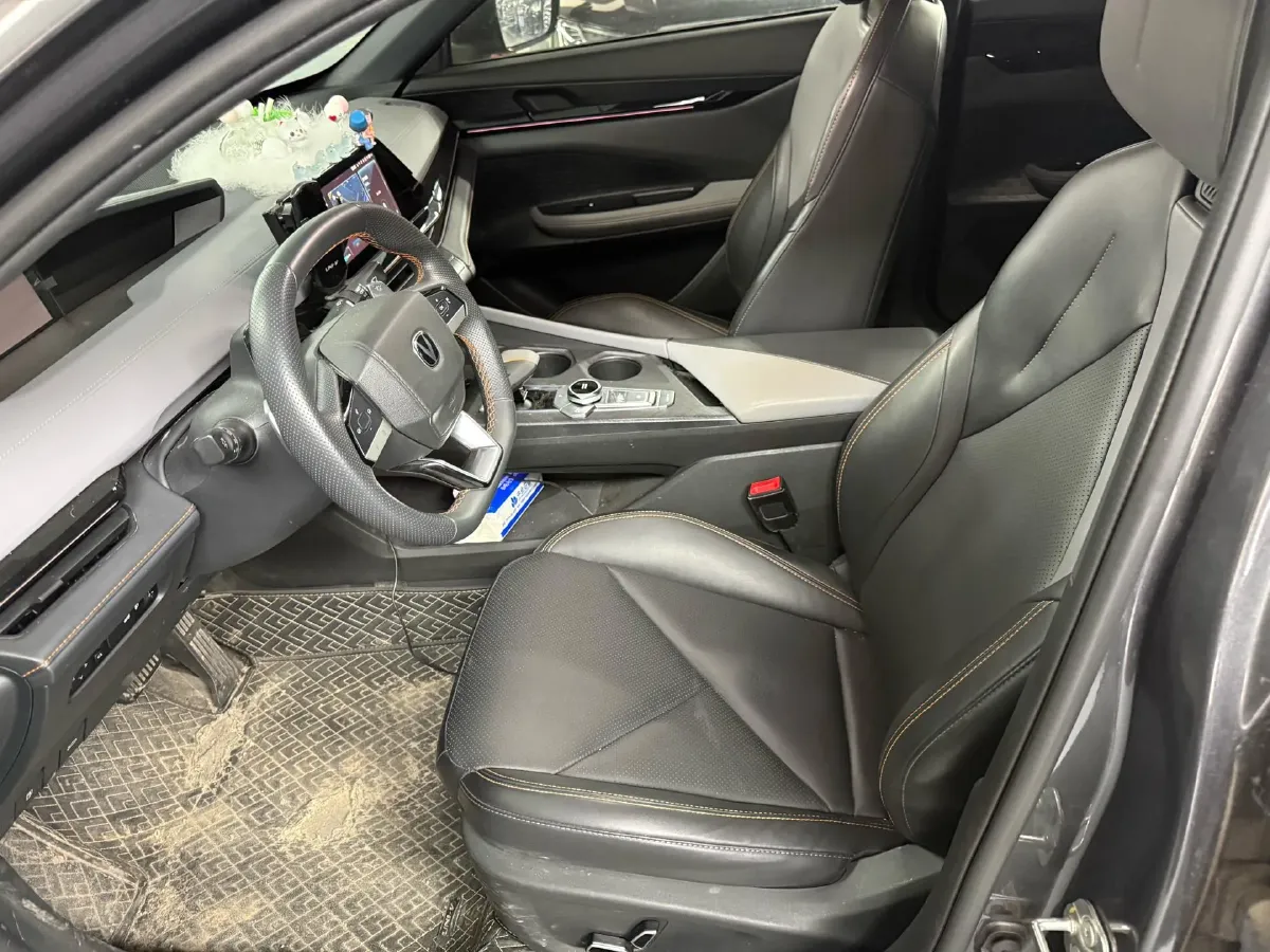 2022 ChangAn UNI-V 1.5T 188HP L4 7DCT,autocango,china used car exporter,china ev exporter,chinese used car exporter,chinese used ev exporter