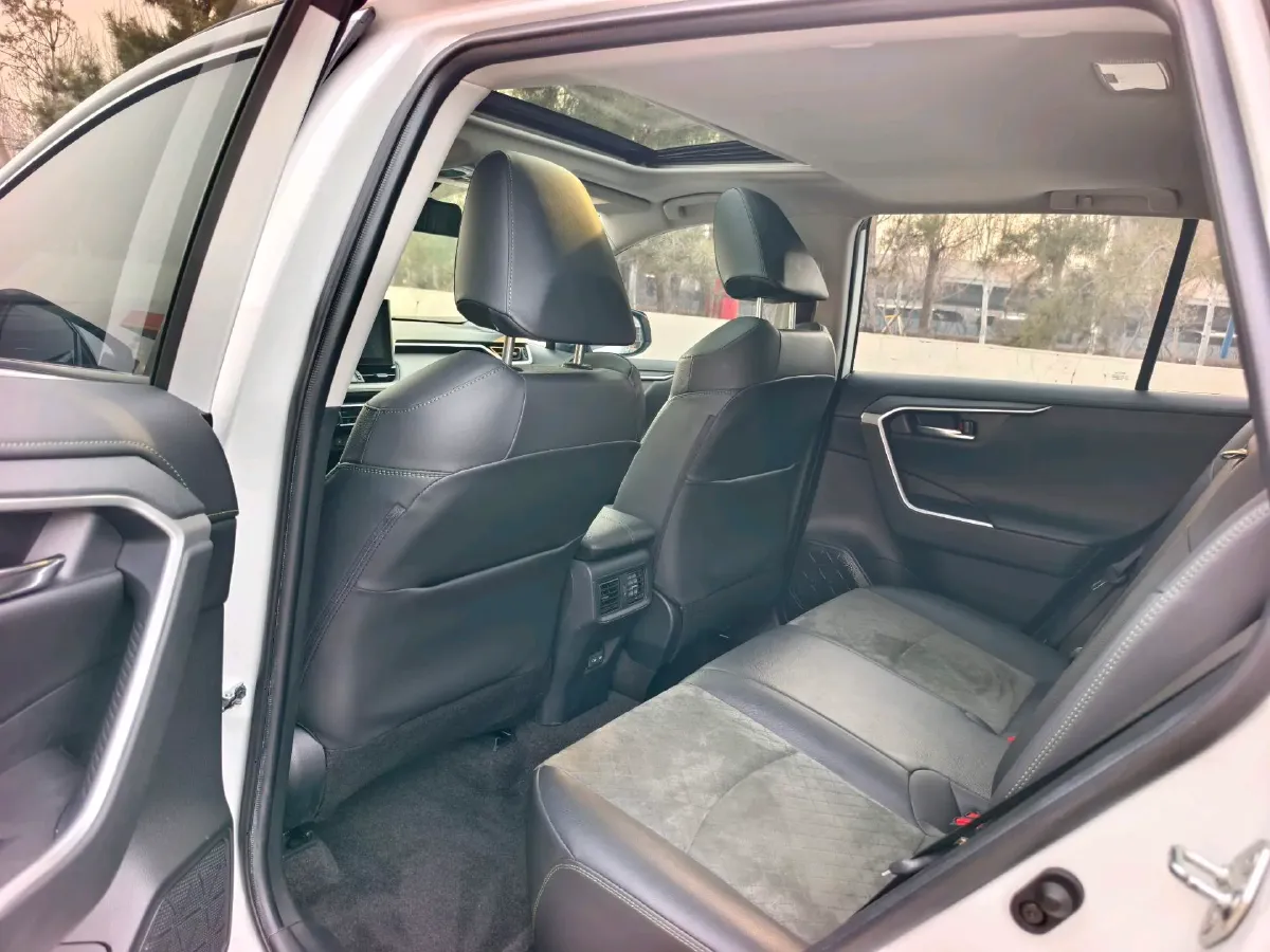 2022 Toyota RAV4 2.0L 171HP L4 CVT,autocango,china used car exporter,china ev exporter,chinese used car exporter,chinese used ev exporter