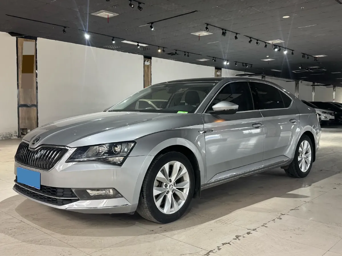 2018 Skoda Superb 1.8T 180HP L4 7DCT,autocango,china used car exporter,china ev exporter,chinese used car exporter,chinese used ev exporter