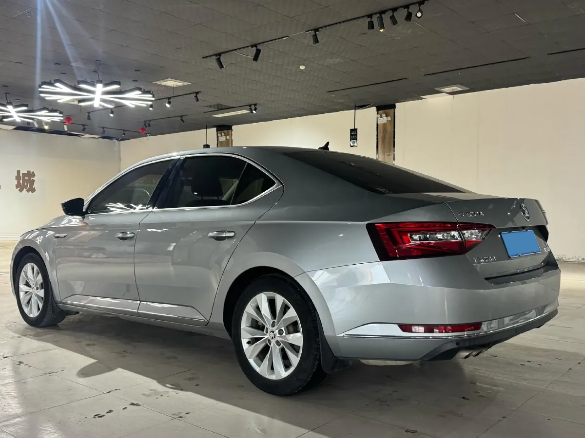 2018 Skoda Superb 1.8T 180HP L4 7DCT,autocango,china used car exporter,china ev exporter,chinese used car exporter,chinese used ev exporter