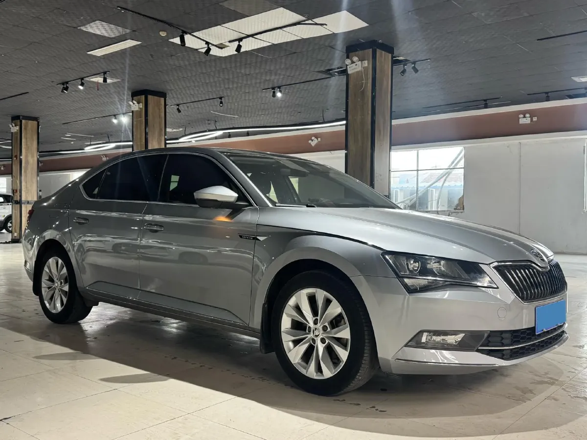 2018 Skoda Superb 1.8T 180HP L4 7DCT,autocango,china used car exporter,china ev exporter,chinese used car exporter,chinese used ev exporter