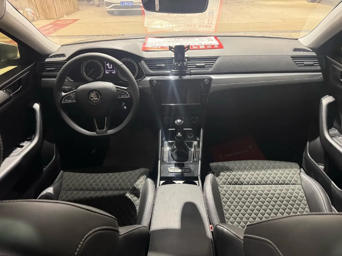 2018 Skoda Superb 1.8T 180HP L4 7DCT,autocango,china used car exporter,china ev exporter,chinese used car exporter,chinese used ev exporter