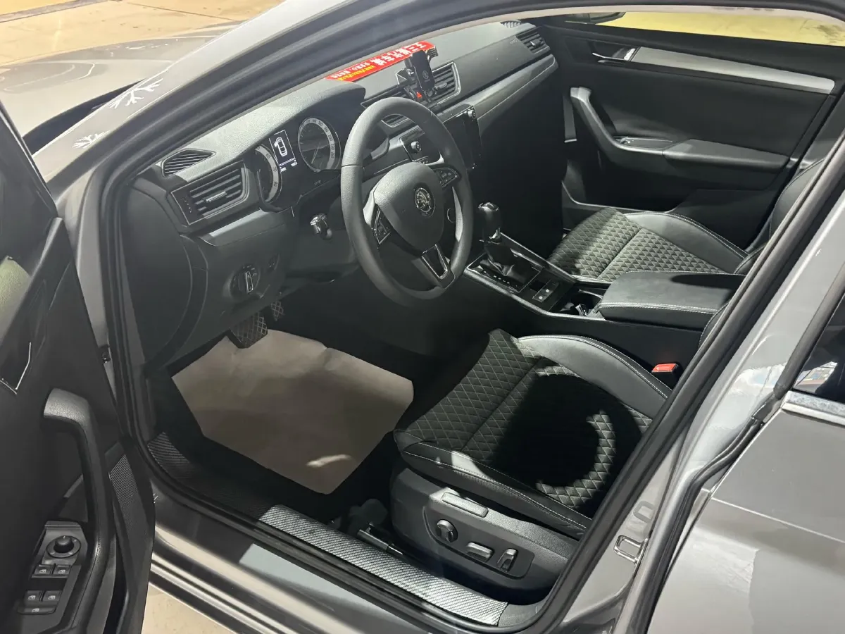 2018 Skoda Superb 1.8T 180HP L4 7DCT,autocango,china used car exporter,china ev exporter,chinese used car exporter,chinese used ev exporter