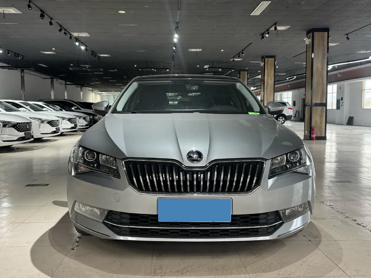 2018 Skoda Superb 1.8T 180HP L4 7DCT,autocango,china used car exporter,china ev exporter,chinese used car exporter,chinese used ev exporter