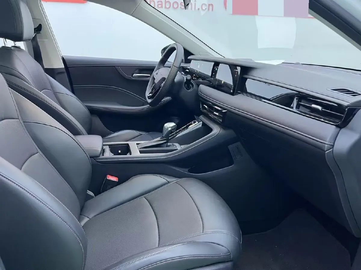 2024 Roewe i5 1.5L 129HP L4 CVT,autocango,china used car exporter,china ev exporter,chinese used car exporter,chinese used ev exporter