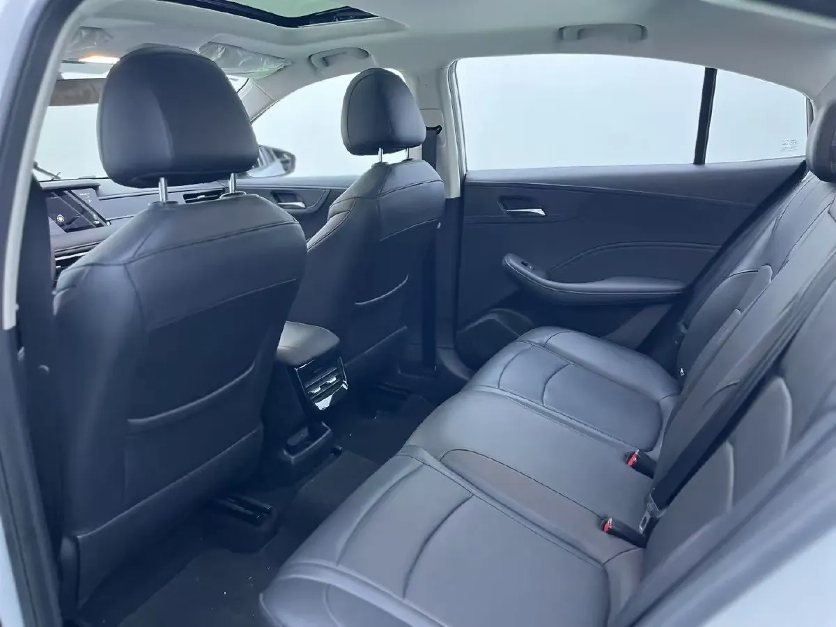 2024 Roewe i5 1.5L 129HP L4 CVT,autocango,china used car exporter,china ev exporter,chinese used car exporter,chinese used ev exporter