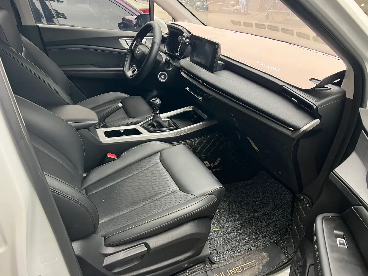 2022 WuLing JiaChen 1.5L 99HP L4 6MT,autocango,china used car exporter,china ev exporter,chinese used car exporter,chinese used ev exporter