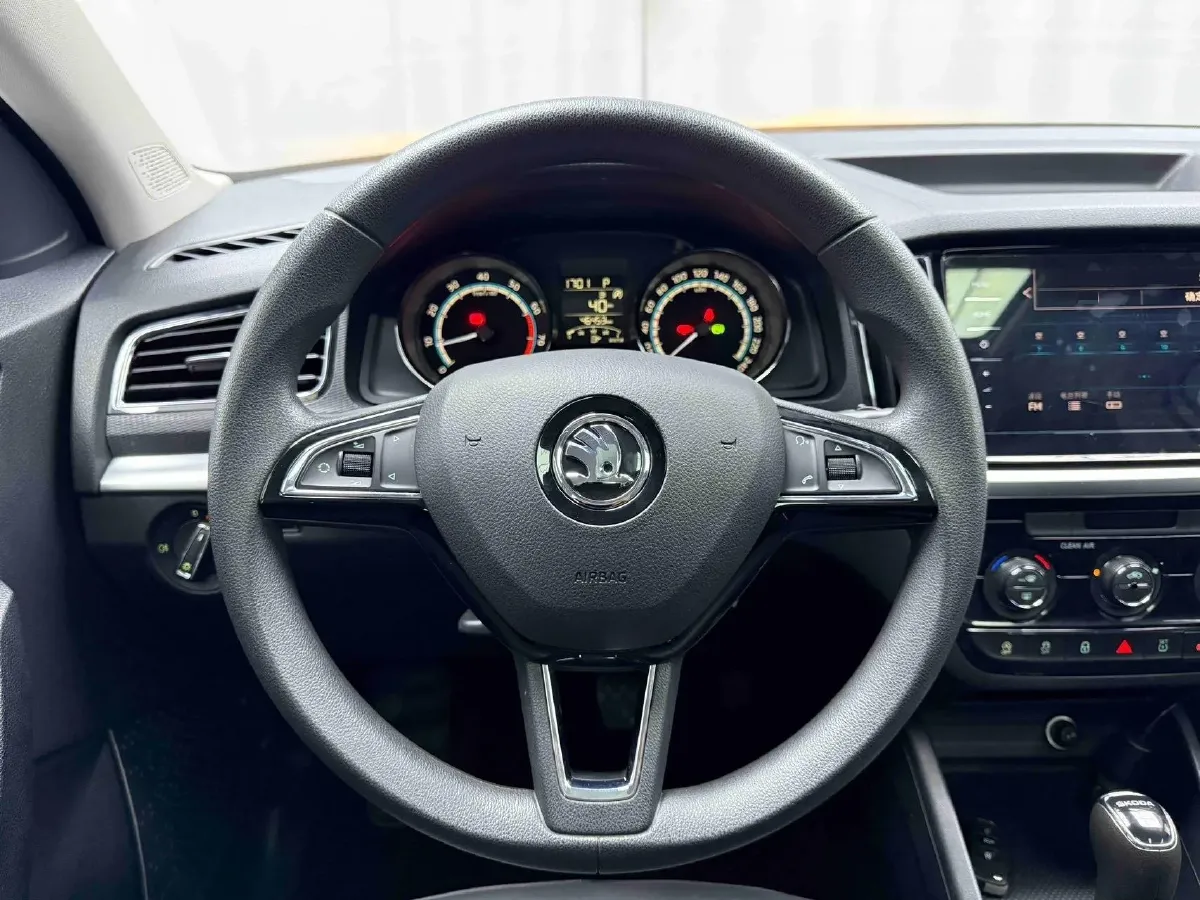 2021 Skoda Kamiq 1.5L 112HP L4 6AT,autocango,china used car exporter,china ev exporter,chinese used car exporter,chinese used ev exporter