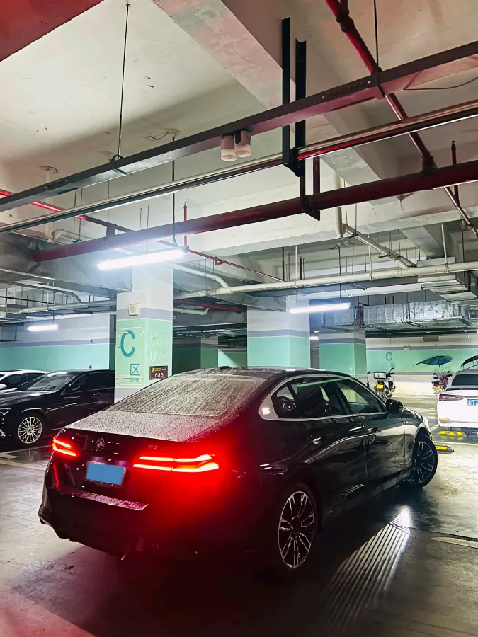 2025 BMW 5 Series 2.0T 258HP L4 8AT,autocango,china used car exporter,china ev exporter,chinese used car exporter,chinese used ev exporter