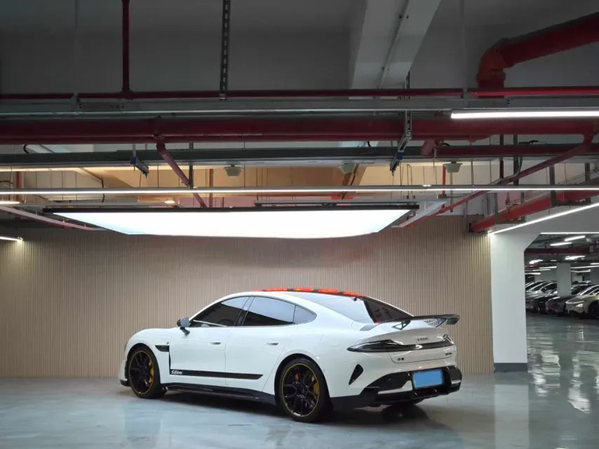 2025 MI SU7 Ultra BEV 93.7KWH,autocango,china used car exporter,china ev exporter,chinese used car exporter,chinese used ev exporter