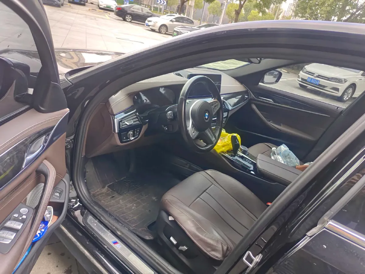 2022 BMW 5 Series 2.0T 184HP L4 8AT,autocango,china used car exporter,china ev exporter,chinese used car exporter,chinese used ev exporter