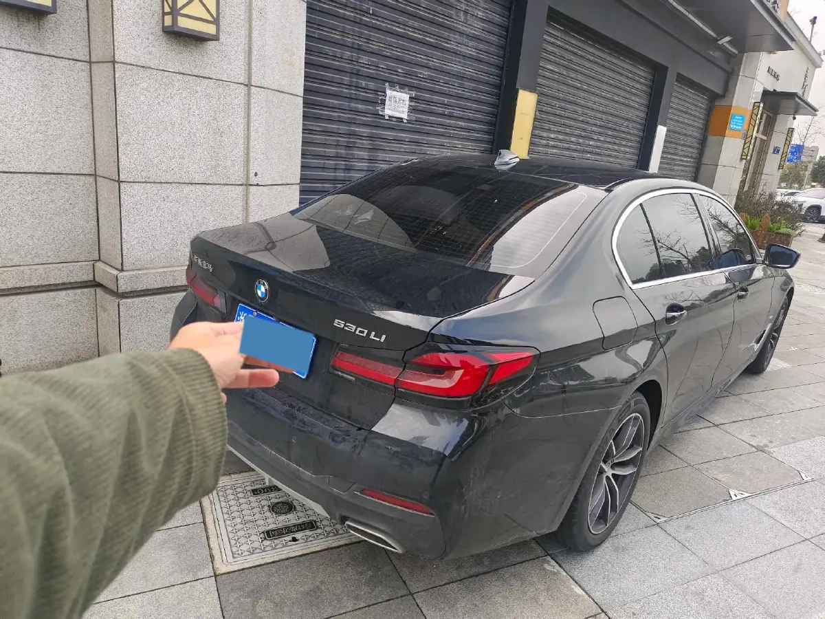 2022 BMW 5 Series 2.0T 184HP L4 8AT,autocango,china used car exporter,china ev exporter,chinese used car exporter,chinese used ev exporter