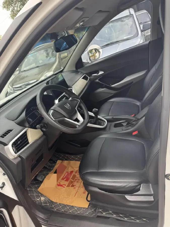 2019 BaoJun 730 1.5L 105HP L4 6MT,autocango,china used car exporter,china ev exporter,chinese used car exporter,chinese used ev exporter