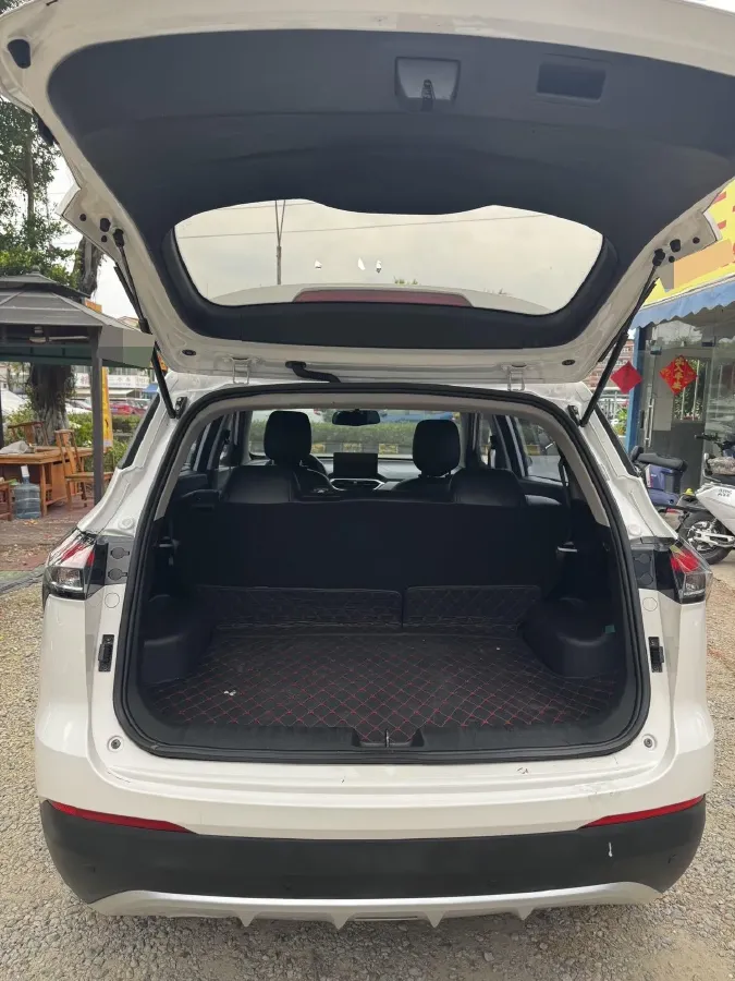 2019 BaoJun 730 1.5L 105HP L4 6MT,autocango,china used car exporter,china ev exporter,chinese used car exporter,chinese used ev exporter