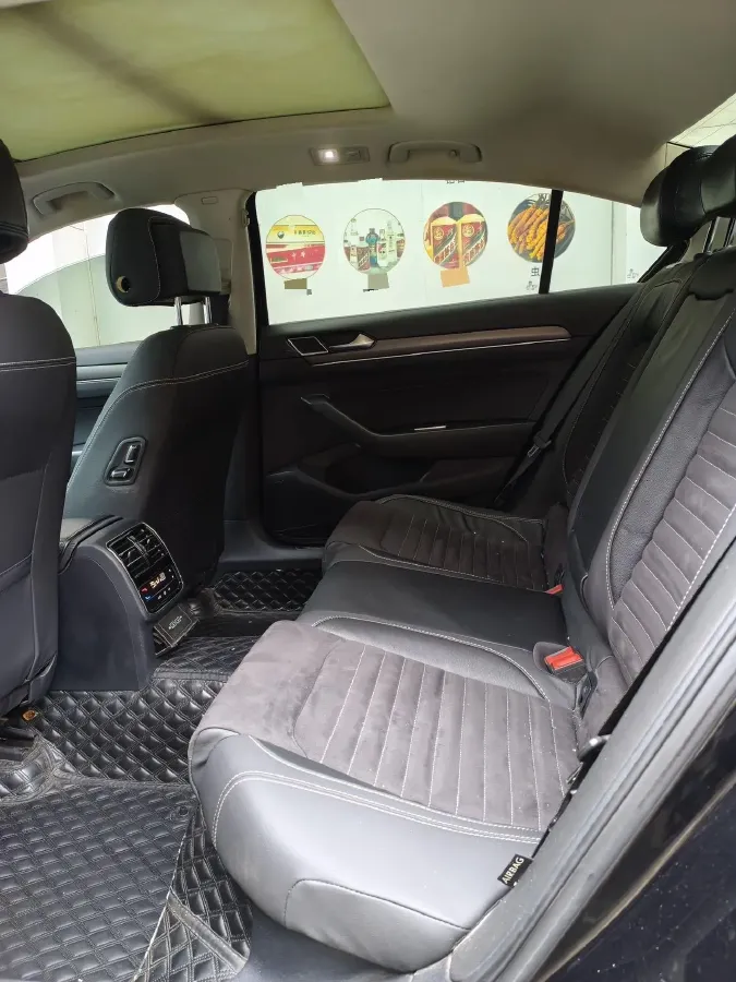 2020 Volkswagen Magotan 2.0T 186HP L4 7DCT,autocango,china used car exporter,china ev exporter,chinese used car exporter,chinese used ev exporter