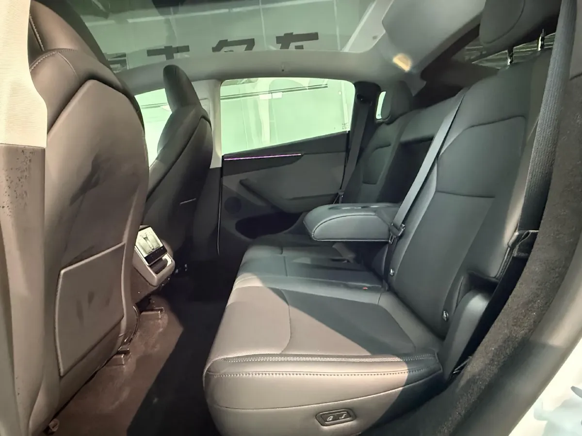 2025 Tesla Model Y BEV 62.5KWH,autocango,china used car exporter,china ev exporter,chinese used car exporter,chinese used ev exporter