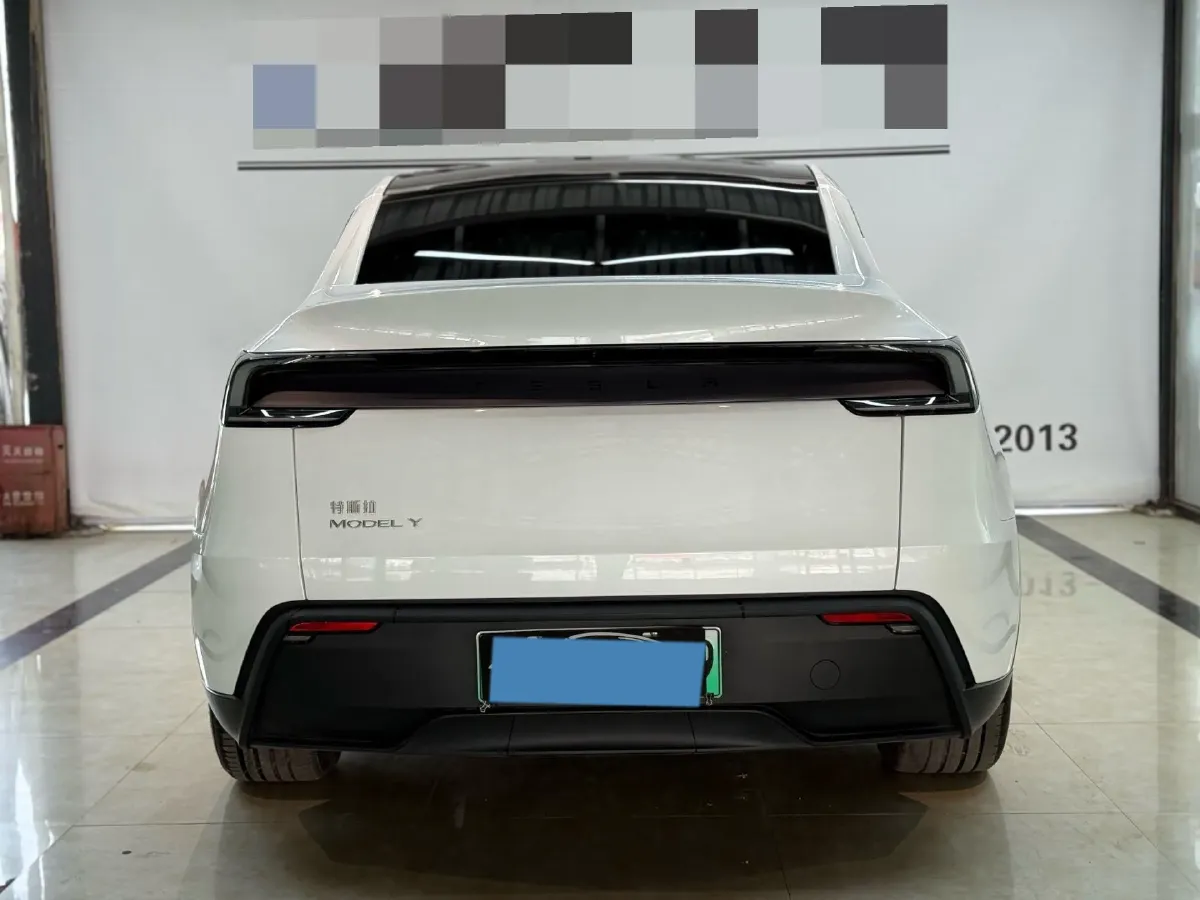 2025 Tesla Model Y BEV 62.5KWH,autocango,china used car exporter,china ev exporter,chinese used car exporter,chinese used ev exporter
