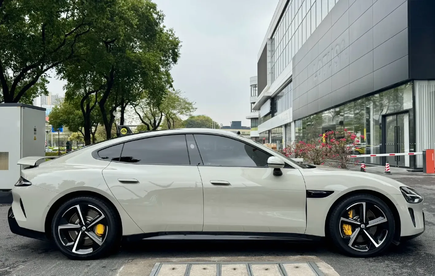 2024 MI SU7 BEV 101KWH,autocango,china used car exporter,china ev exporter,chinese used car exporter,chinese used ev exporter