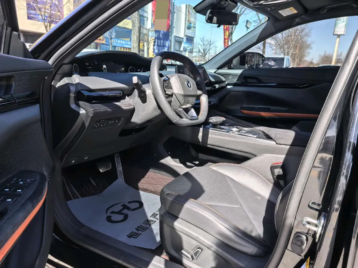 2022 ChangAn UNI-V 1.5T 188HP L4 7DCT,autocango,china used car exporter,china ev exporter,chinese used car exporter,chinese used ev exporter