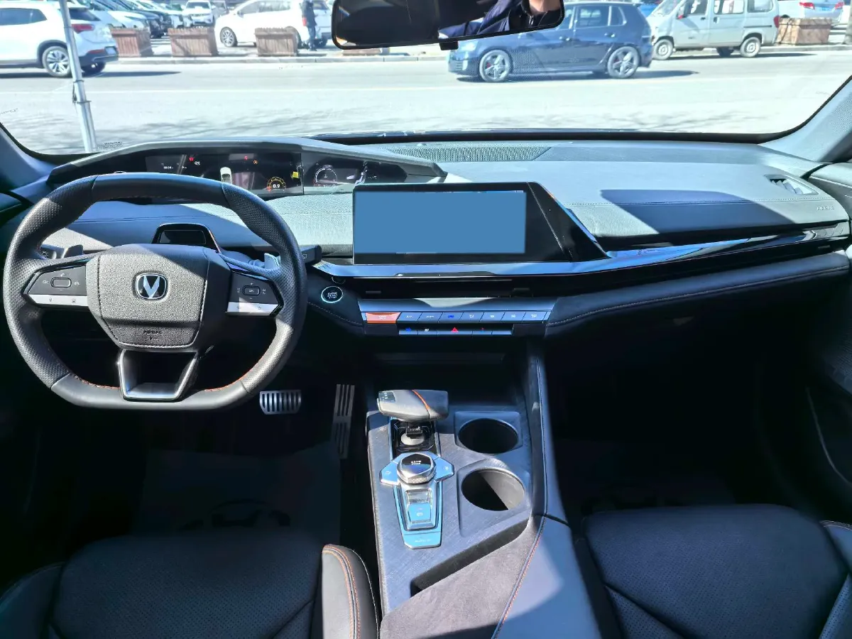 2022 ChangAn UNI-V 1.5T 188HP L4 7DCT,autocango,china used car exporter,china ev exporter,chinese used car exporter,chinese used ev exporter