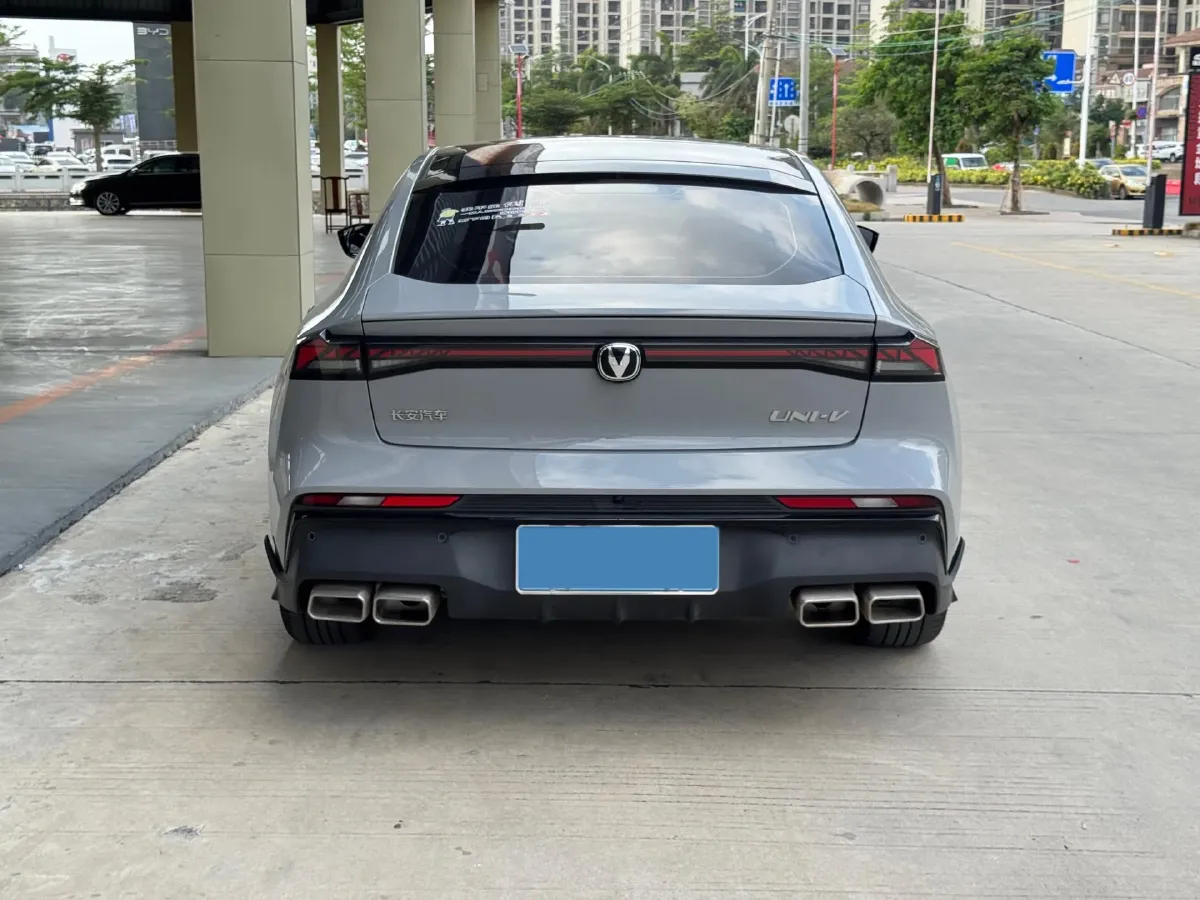 2024 ChangAn UNI-V 1.5T 188HP L4 7DCT,autocango,china used car exporter,china ev exporter,chinese used car exporter,chinese used ev exporter