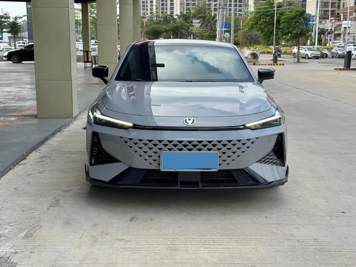 2024 ChangAn UNI-V 1.5T 188HP L4 7DCT,autocango,china used car exporter,china ev exporter,chinese used car exporter,chinese used ev exporter