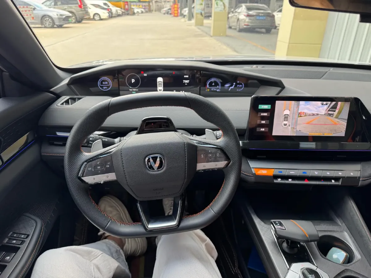 2024 ChangAn UNI-V 1.5T 188HP L4 7DCT,autocango,china used car exporter,china ev exporter,chinese used car exporter,chinese used ev exporter