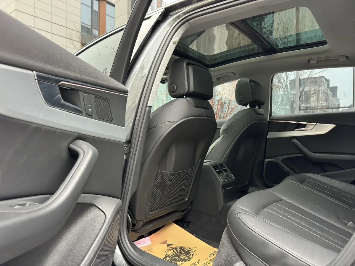 2020 Audi A4L 2.0T 190HP L4 7DCT,autocango,china used car exporter,china ev exporter,chinese used car exporter,chinese used ev exporter