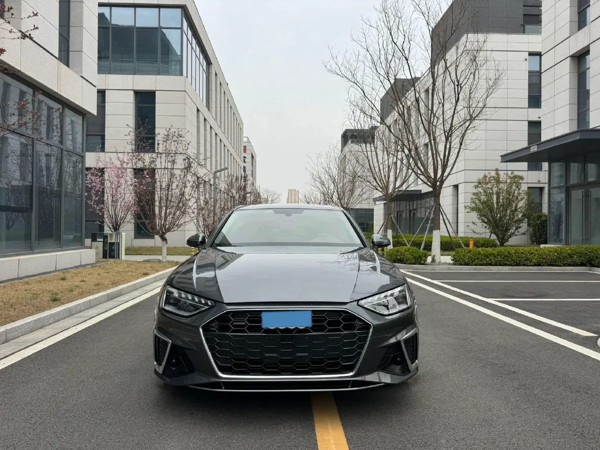 2020 Audi A4L 2.0T 190HP L4 7DCT,autocango,china used car exporter,china ev exporter,chinese used car exporter,chinese used ev exporter