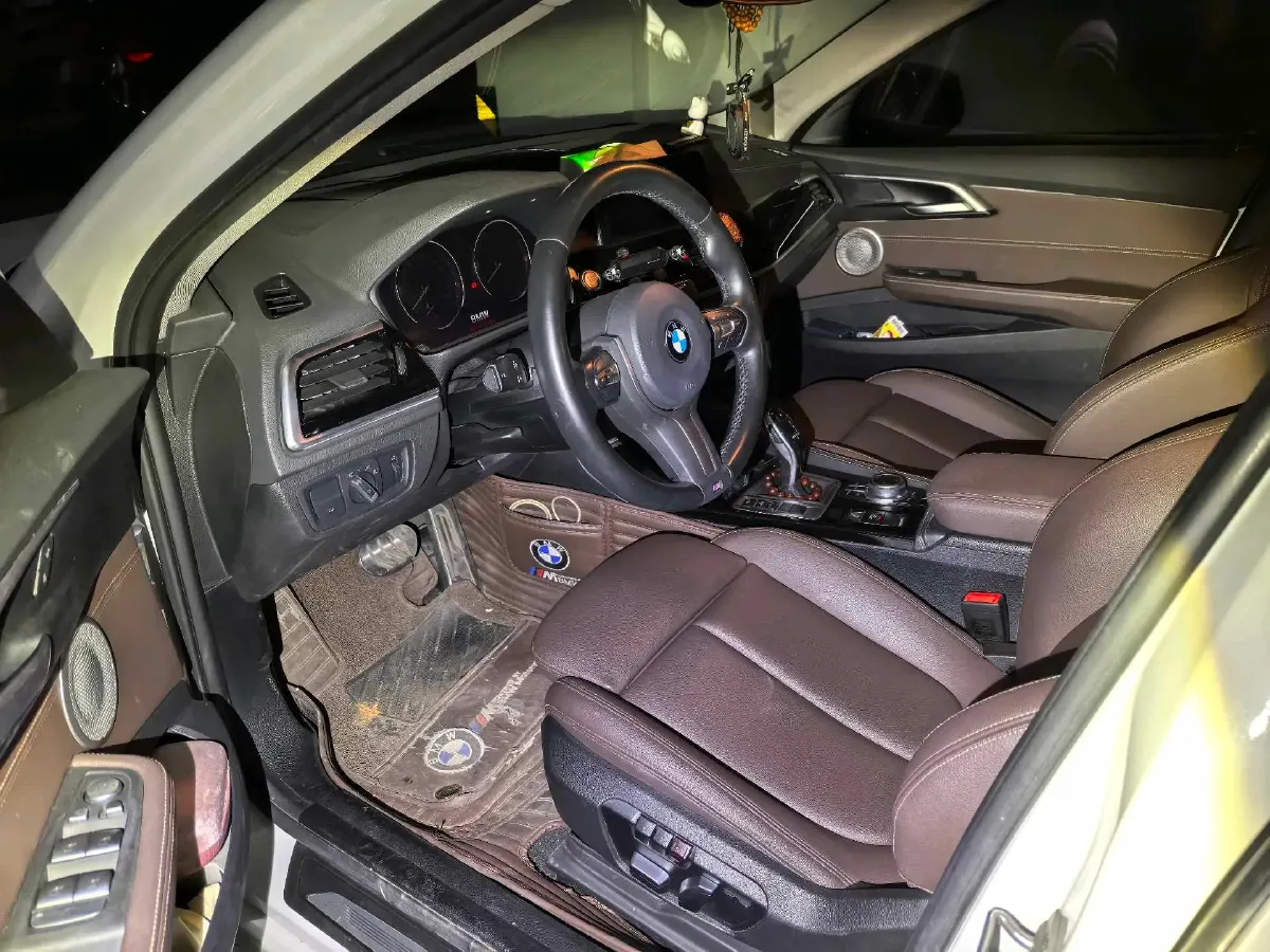 2021 BMW 1 Series 1.5T 140HP L3 7DCT,autocango,china used car exporter,china ev exporter,chinese used car exporter,chinese used ev exporter