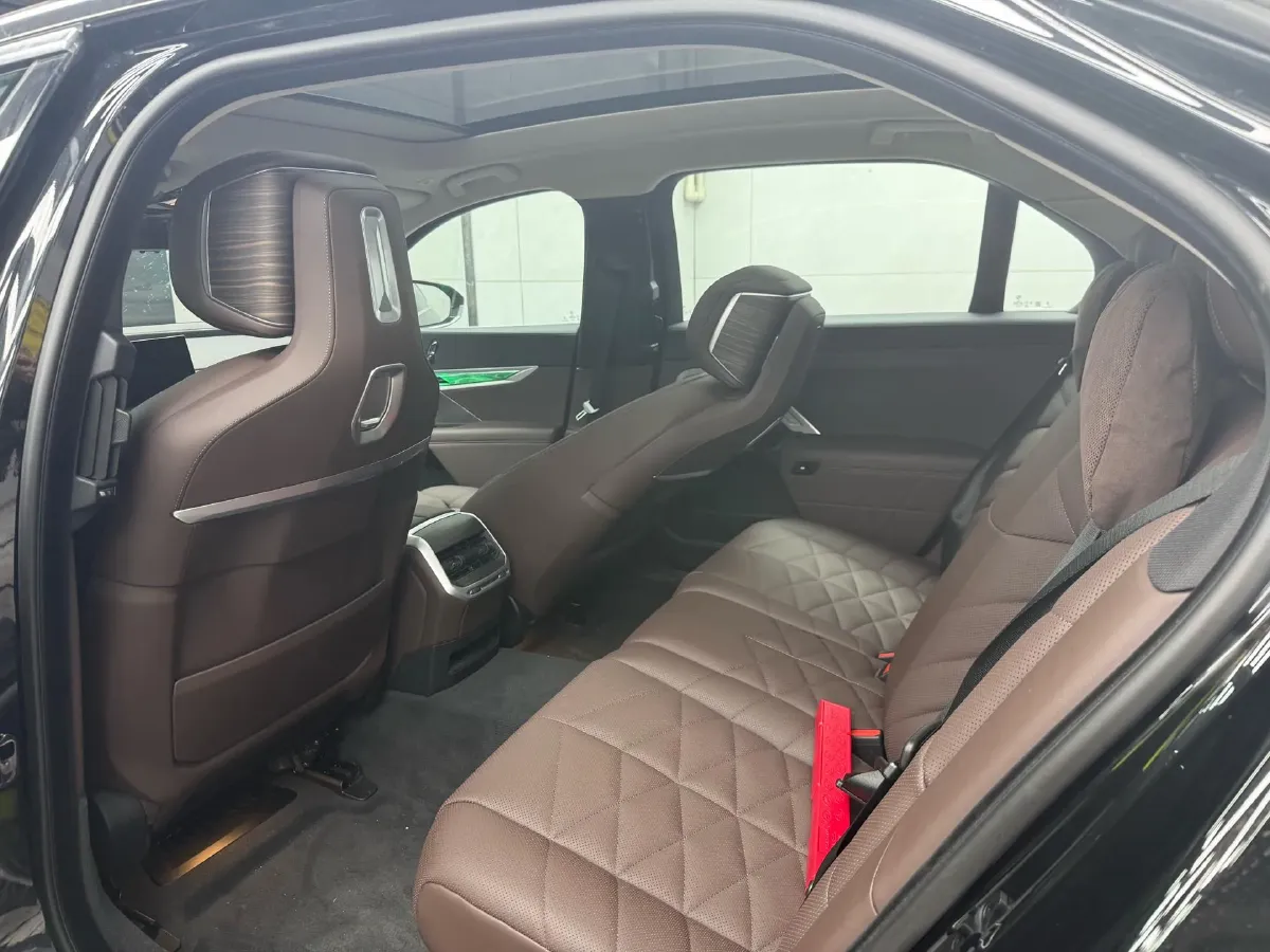 2023 BMW 7 Series 3.0T 381HP L6 8AT,autocango,china used car exporter,china ev exporter,chinese used car exporter,chinese used ev exporter