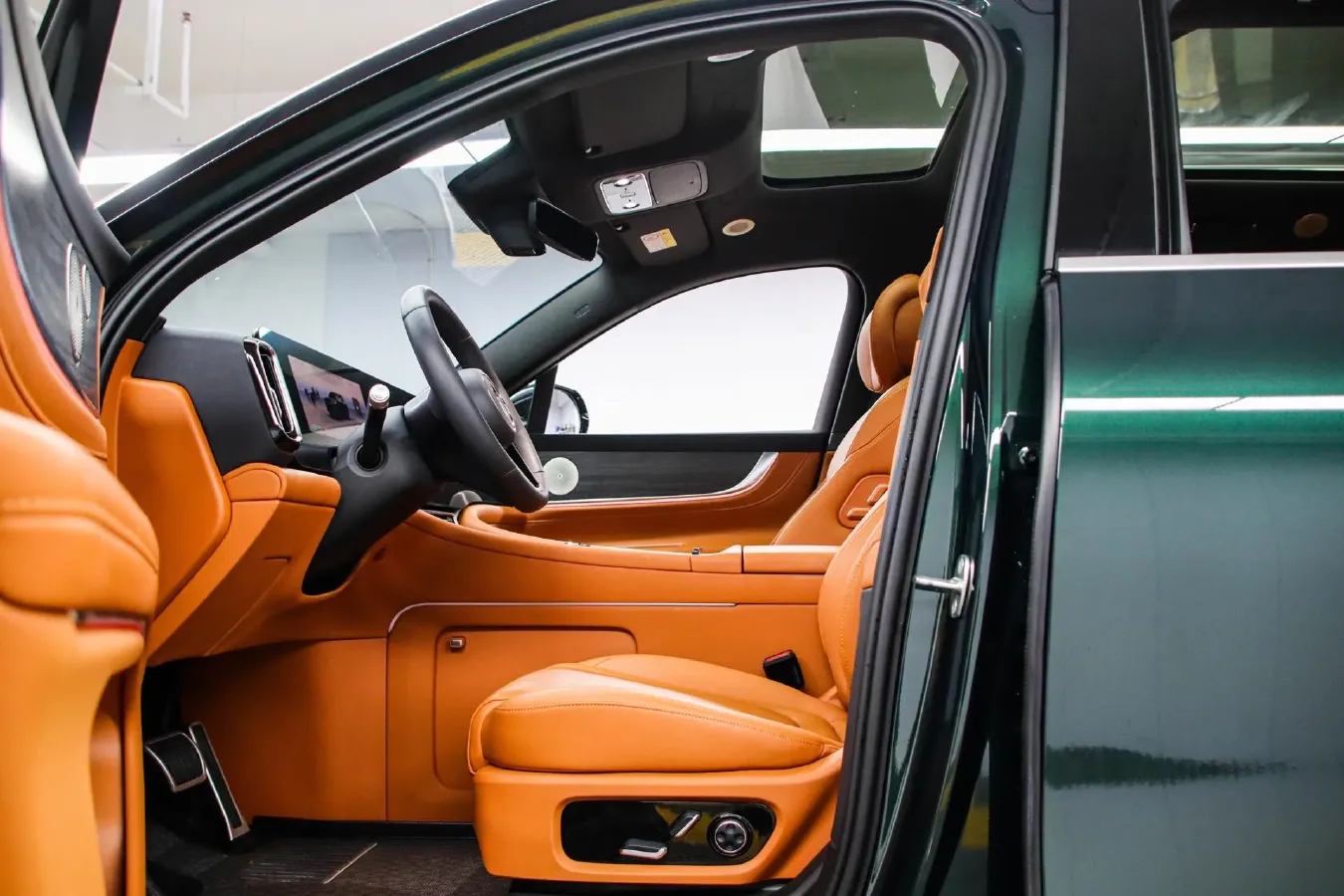 2024 AITO AITO M9 1.5T 152HP L4 REEV 42KWH,autocango,china used car exporter,china ev exporter,chinese used car exporter,chinese used ev exporter