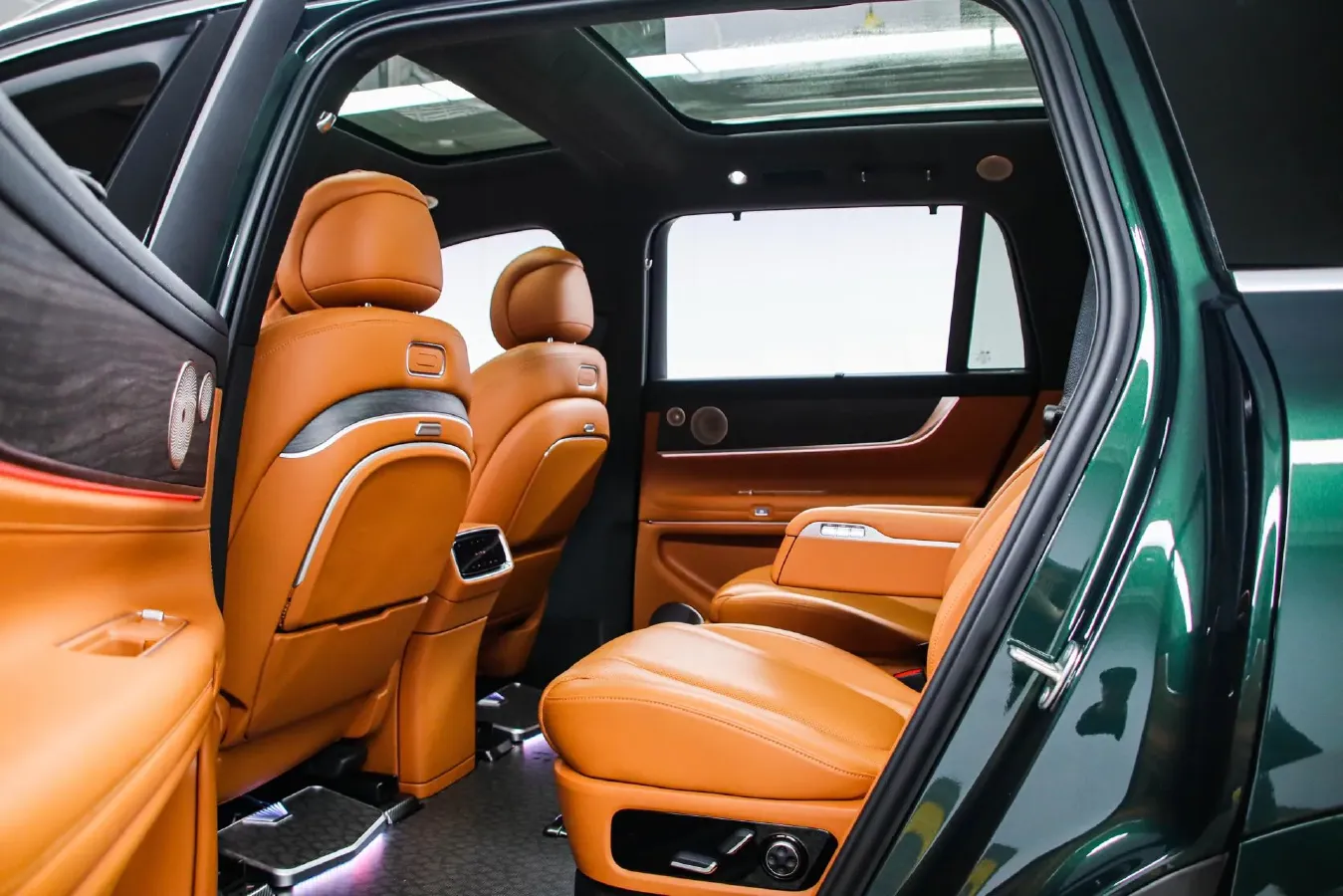 2024 AITO AITO M9 1.5T 152HP L4 REEV 42KWH,autocango,china used car exporter,china ev exporter,chinese used car exporter,chinese used ev exporter