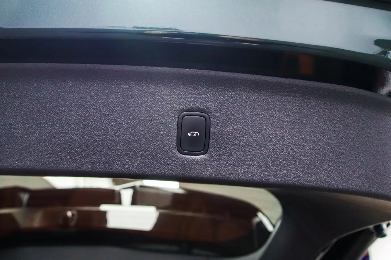 2024 AITO AITO M9 1.5T 152HP L4 REEV 42KWH,autocango,china used car exporter,china ev exporter,chinese used car exporter,chinese used ev exporter