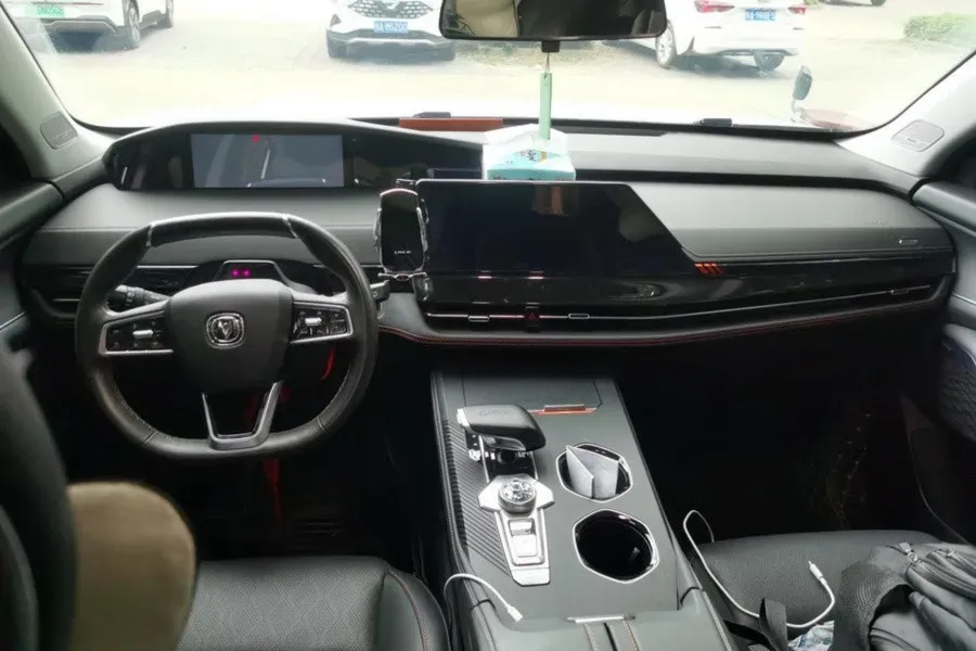 2021 ChangAn UNI-K 2.0T 233HP L4 8AT,autocango,china used car exporter,china ev exporter,chinese used car exporter,chinese used ev exporter