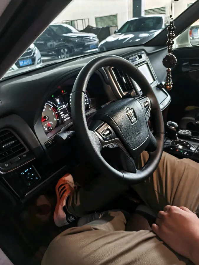 2017 Toyota Crown 2.0T 235HP L4 8AT,autocango,china used car exporter,china ev exporter,chinese used car exporter,chinese used ev exporter