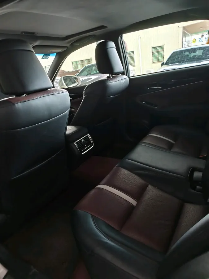 2017 Toyota Crown 2.0T 235HP L4 8AT,autocango,china used car exporter,china ev exporter,chinese used car exporter,chinese used ev exporter