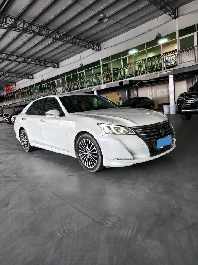 2017 Toyota Crown 2.0T 235HP L4 8AT,autocango,china used car exporter,china ev exporter,chinese used car exporter,chinese used ev exporter