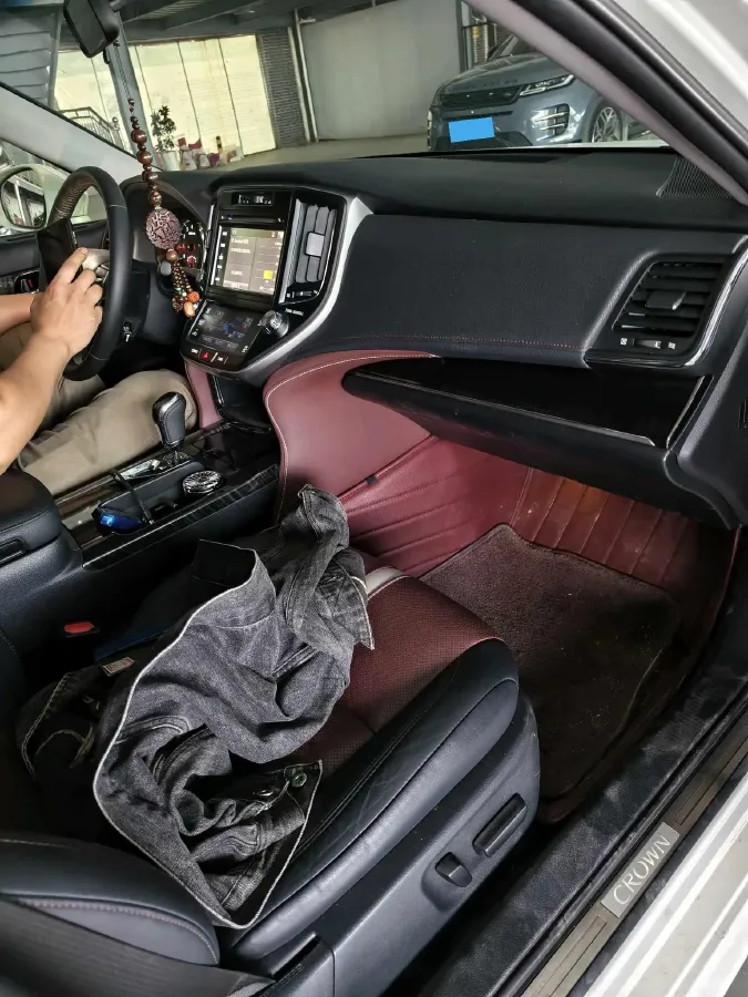 2017 Toyota Crown 2.0T 235HP L4 8AT,autocango,china used car exporter,china ev exporter,chinese used car exporter,chinese used ev exporter