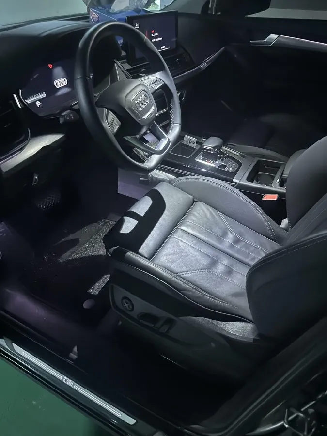 2022 Audi Q5L 2.0T 190HP L4 7DCT,autocango,china used car exporter,china ev exporter,chinese used car exporter,chinese used ev exporter