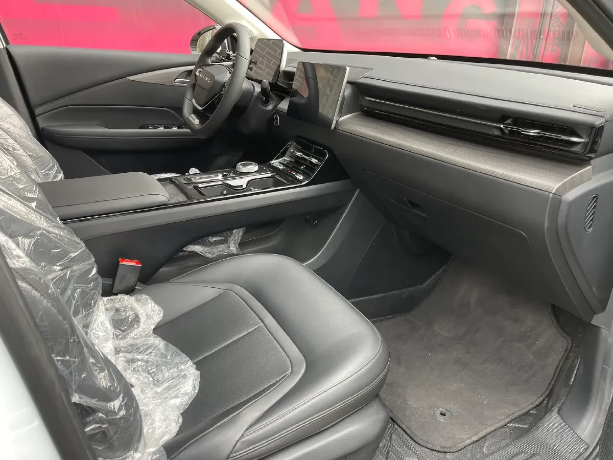 2023 WuLing XingGuang 1.5L 106HP L4 E-CVT PHEV 9.5KWH,autocango,china used car exporter,china ev exporter,chinese used car exporter,chinese used ev exporter