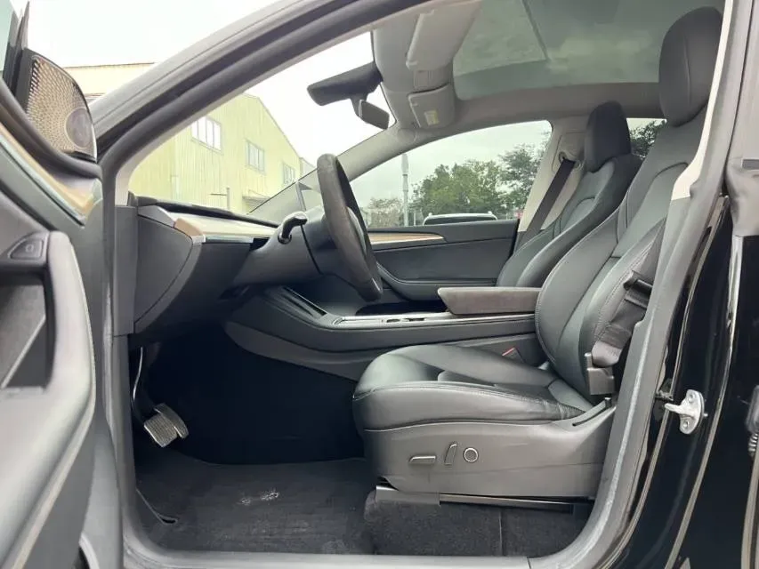 2022 Tesla Model Y BEV 60KWH,autocango,china used car exporter,china ev exporter,chinese used car exporter,chinese used ev exporter