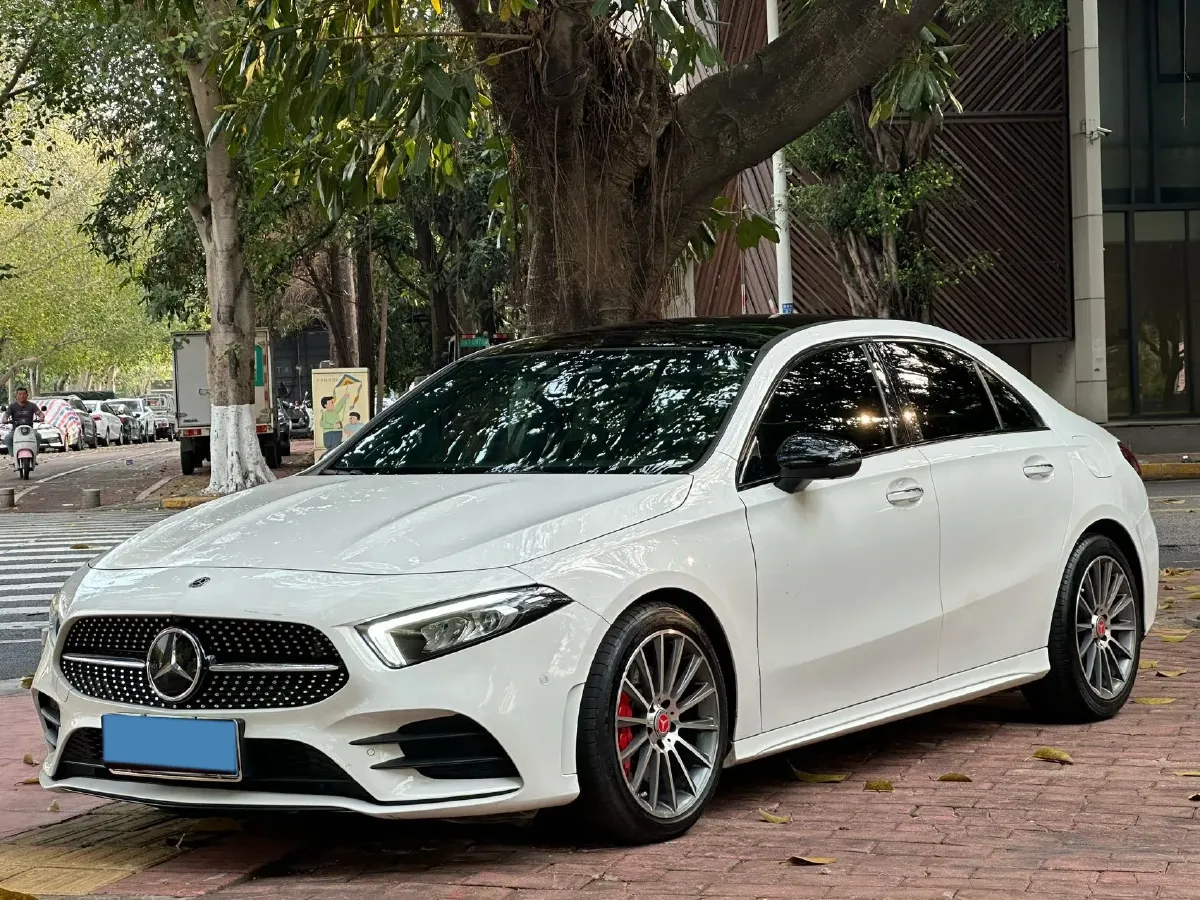 2020 Mercedes-Benz A Class 2.0T 190HP L4 7DCT,autocango,china used car exporter,china ev exporter,chinese used car exporter,chinese used ev exporter