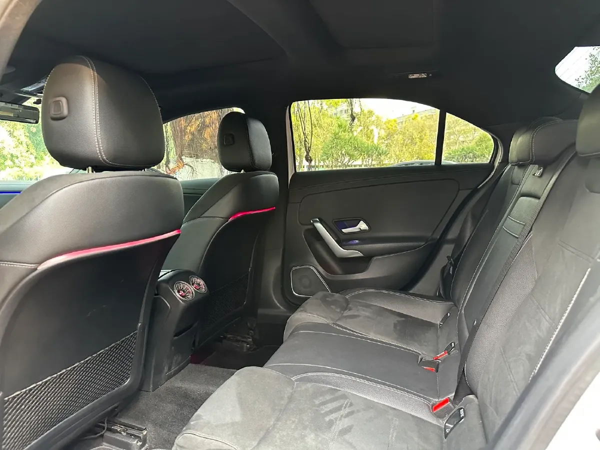 2020 Mercedes-Benz A Class 2.0T 190HP L4 7DCT,autocango,china used car exporter,china ev exporter,chinese used car exporter,chinese used ev exporter