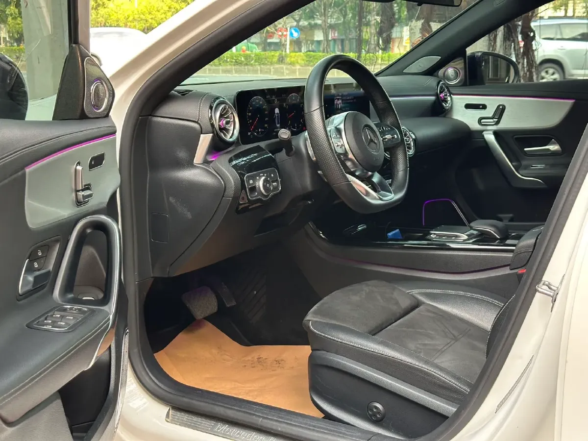 2020 Mercedes-Benz A Class 2.0T 190HP L4 7DCT,autocango,china used car exporter,china ev exporter,chinese used car exporter,chinese used ev exporter