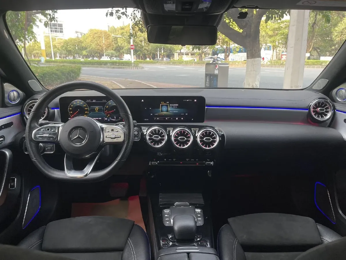 2020 Mercedes-Benz A Class 2.0T 190HP L4 7DCT,autocango,china used car exporter,china ev exporter,chinese used car exporter,chinese used ev exporter