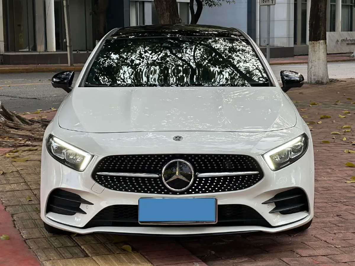 2020 Mercedes-Benz A Class 2.0T 190HP L4 7DCT,autocango,china used car exporter,china ev exporter,chinese used car exporter,chinese used ev exporter