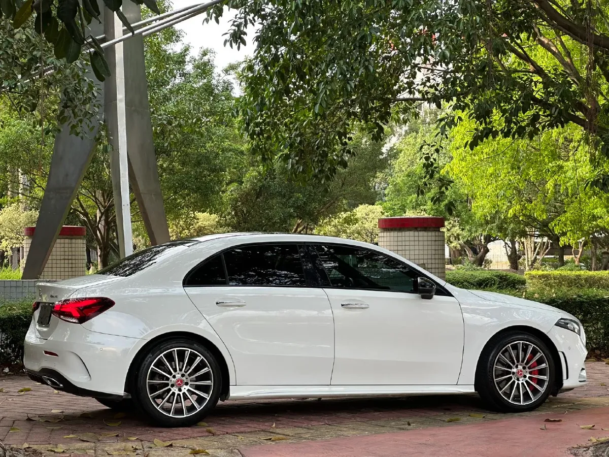 2020 Mercedes-Benz A Class 2.0T 190HP L4 7DCT,autocango,china used car exporter,china ev exporter,chinese used car exporter,chinese used ev exporter