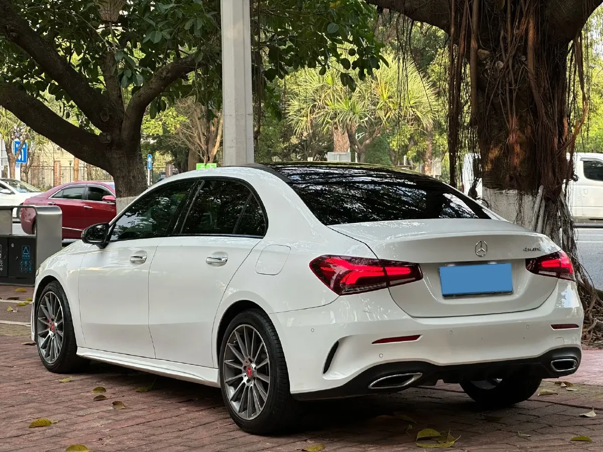 2020 Mercedes-Benz A Class 2.0T 190HP L4 7DCT,autocango,china used car exporter,china ev exporter,chinese used car exporter,chinese used ev exporter